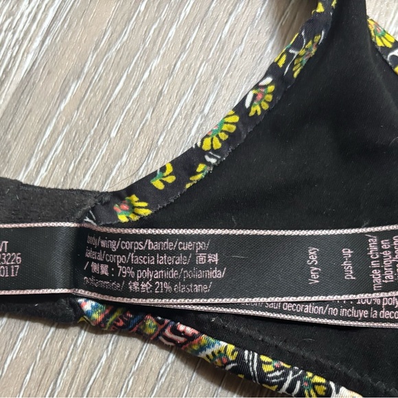 Victoria's Secret Multicolor Patterned Bra - Picture 4 of 4